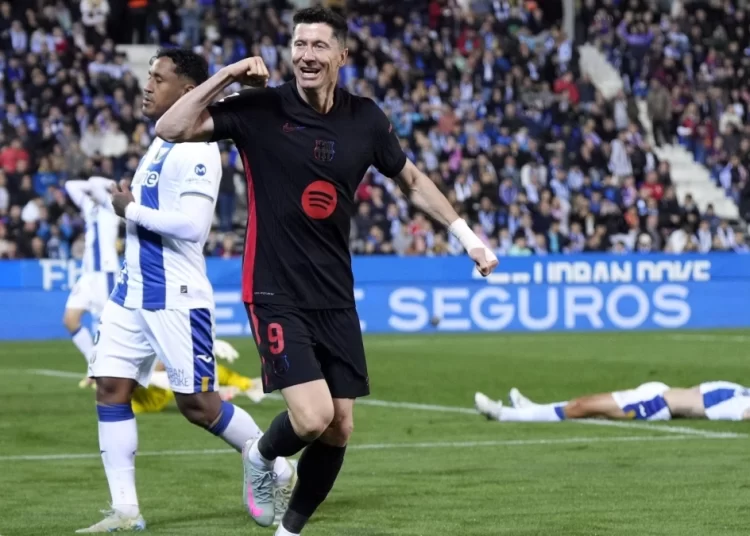 «Απόδραση» με αυτογκόλ η Μπαρτσελόνα και στο +7 από την Ρεάλ