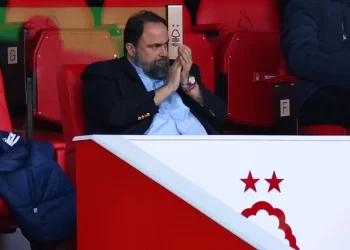 «Παραδίδει o Μαρινάκης τον έλεγχο της Νότιγχαμ για να συμμετάσχει ο Ολυμπιακός στο Champions League»