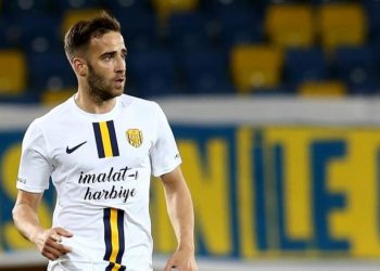 Στο «κάδρο» της ΑΕΛ ο Στέλιος Κίτσιου