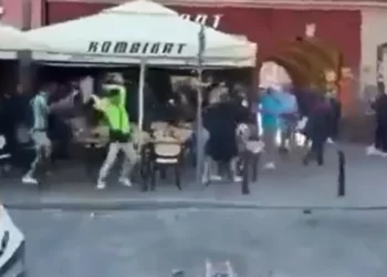 Άγριο ξύλο και επεισόδια μεταξύ οπαδών των Μπέτις και Τσέλσι λίγες ώρες πριν από τον τελικό του Conference League