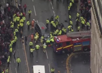 Λίβερπουλ: 27 άτομα στο νοσοκομείο μετά την επίθεση στην παρέλαση για το πρωτάθλημα