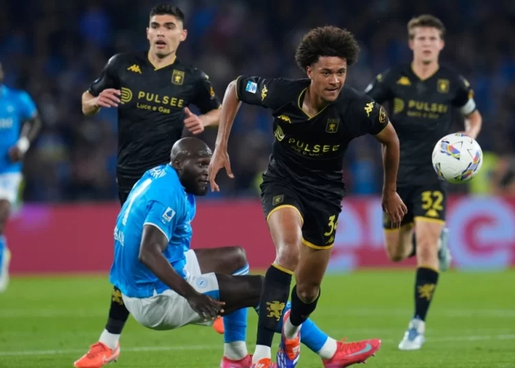 H Νάπολι στραβοπάτησε, αλλά δεν… γκρεμίστηκε από την κορυφή