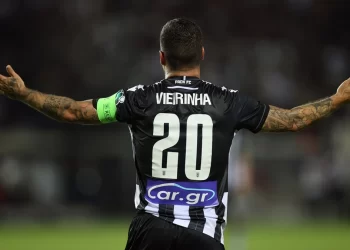 Το συγκινητικό «αντίο» του Βιεϊρίνια στο ποδόσφαιρο