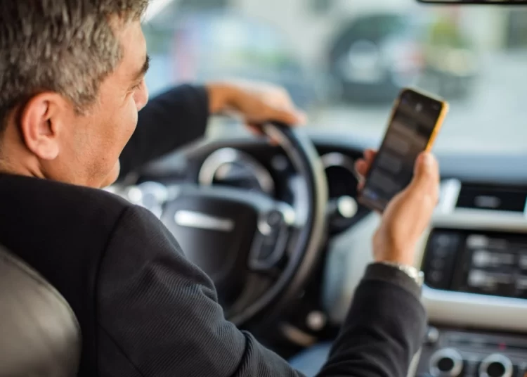 Τι αλλάζει στον νέο ΚΟΚ με στόχο τη μείωση των τροχαίων ατυχημάτων – Το κινητό στο τιμόνι, οι ράμπες ΑμεΑ και η υποτροπή