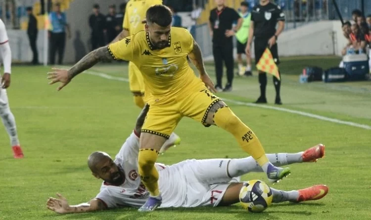 Σοβαρό πρόβλημα με Κάρλες Πέρεθ ο οποίος δέχθηκε επίθεση από σκυλί