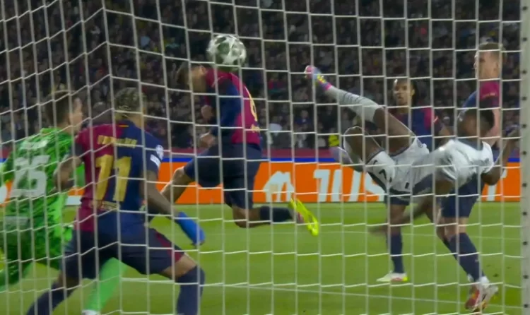 H Μπαρτσελόνα ενδιαφέρεται για Ντούμφρις, σύμφωνα με τον Ρομάνο