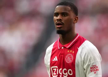 Η Τσέλσι φουλάρει για τον… θαυματουργό 19χρονο Χάτο του Άγιαξ για την άμυνά της