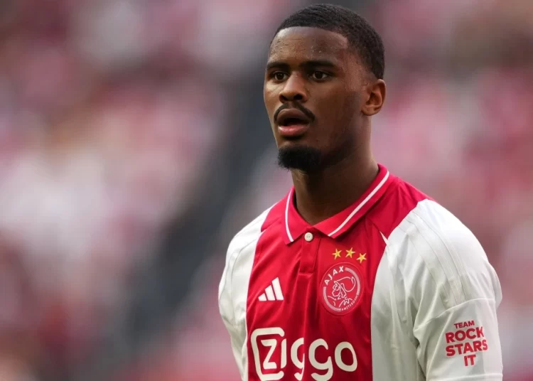 Η Τσέλσι φουλάρει για τον… θαυματουργό 19χρονο Χάτο του Άγιαξ για την άμυνά της