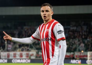 Κοντά σε Ατανάσοφ η ΑΕΛ