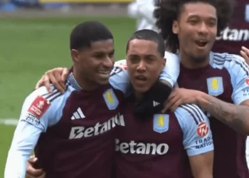 Η Μπάγερν Μονάχου κοιτάζει τον Ράσφορντ