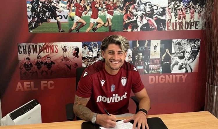 Στα βυσσινί ο Άνχελο Σαγκάλ