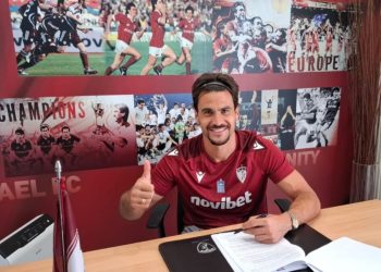 Kαι επίσημα στην ΑΕΛ ο Αναγνωστόπουλος