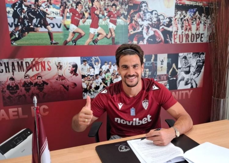 Kαι επίσημα στην ΑΕΛ ο Αναγνωστόπουλος