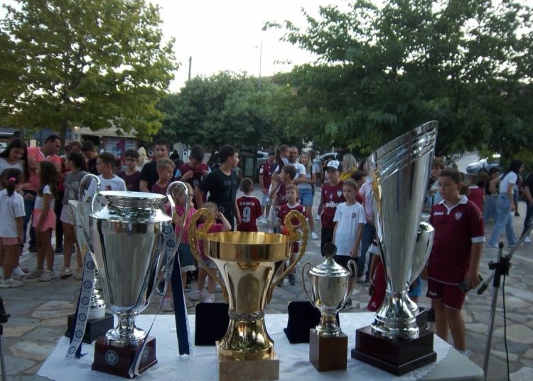 Η ΠΑΕ ΑΕΛ Novibet γέμισε την Πλατεία Μακρυχωρίου