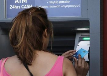 Νέα εποχή από σήμερα στα ATM: Τι αλλάζει στις αναλήψεις μετρητών και στις χρεώσεις