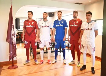 Παρουσιάστηκαν οι νέες φανέλες των «βυσσινί»