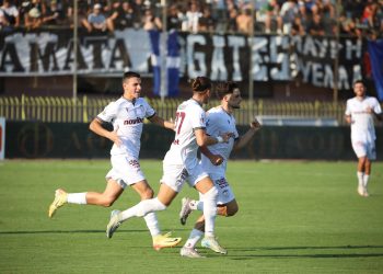 Σαν πας στην Καλαμάτα γυρνάς με το διπλό