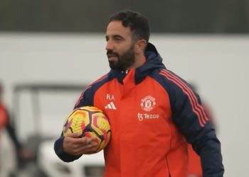 Οργή οπαδών της Μάντσεστερ Γιουνάιτεντ κατά Αμορίμ: «Διώξτε τον»!