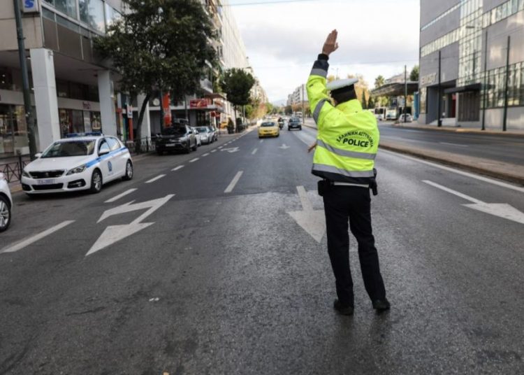 Σε ισχύ από σήμερα ο νέος ΚΟΚ: Τσουχτερά πρόστιμα για κατανάλωση αλκοόλ και χρήση κινητού – Όλα όσα αλλάζουν