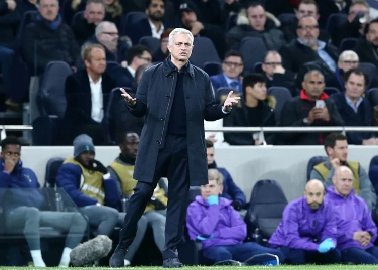 Φαβορί να αναλάβει ομάδα του Λονδίνου ο Μουρίνιο