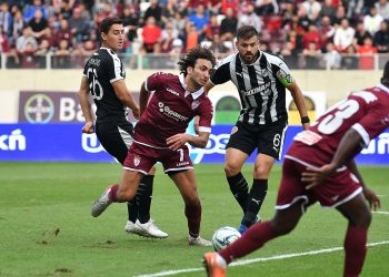 Προβάρει τα βυσσινί ο Ουάρντα