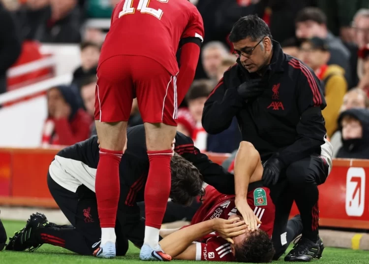 Σοκ στη Λίβερπουλ με Λεόνι, υπέστη ρήξη χιαστού στο ντεμπούτο του