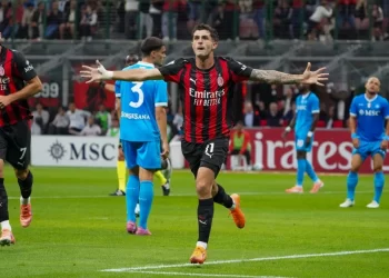 Η Μίλαν νίκησε τη Νάπολι και την έπιασε στην κορυφή