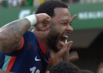 Δύσκολη νίκη για Ολλανδία με τον Ντεπάι να γράφει ιστορία