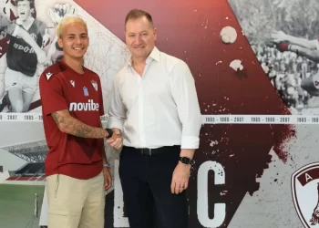 Και τυπικά στην ΑΕΛ Νovibet ο Βινιάτο