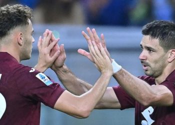 Σφαλιάρα στη Νάπολι η Τορίνο