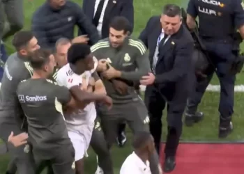 Χαμός μετά το clasico: Ο Βινίσιους πήγε να ορμήσει στον Γιαμάλ και του έκανε χειρονομίες “μιλάς πολύ”