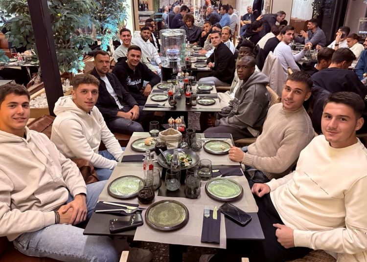 Δείπνο ενότητας πριν το κρίσιμο ματς με τον ΟΦΗ