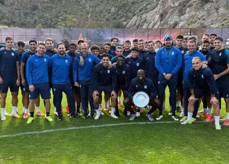 Ο Τεττέη παρέλαβε το βραβείο του Πρεσβευτή κατά του ρατσισμού