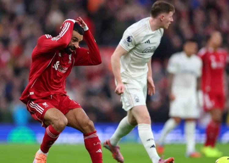 «Χώσιμο» Ρούνεϊ σε Σλοτ: «Βλέπει τον Σαλάχ να μην τρέχει και δεν τον στέλνει στον πάγκο»