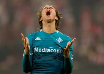 Η Φιορεντίνα έφυγε από το Αρτέμιο Φράνκι με μαύρο βαν υπό τον φόβο επεισοδίων με τους οπαδούς