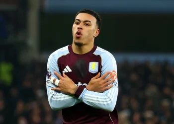 H Άστον Βίλα γράφει ιστορία