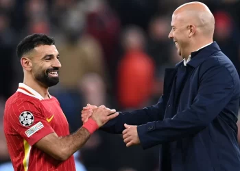 Ανακωχή Σαλάχ με Σλοτ κι επιστροφή στην αποστολή της Λίβερπουλ