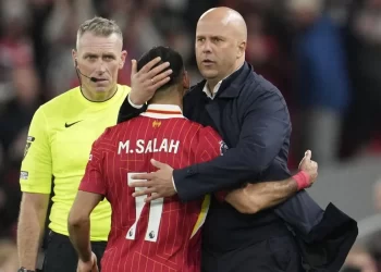 Η απάντηση του Σλοτ για την επιλογή του να αφήσει τον Σαλάχ στον πάγκο, σε όλο ματς με την Λιντς