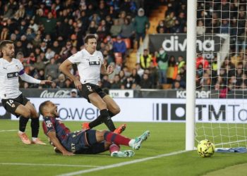 Iσοπαλία σε Κωνσταντινούπολη και Μαδρίτη